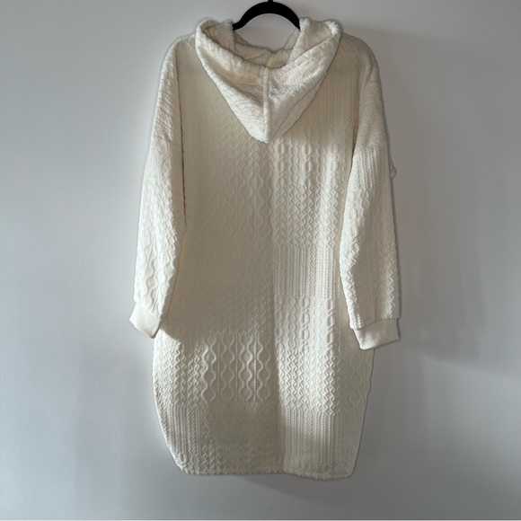 Denver Hayes Plush Fleece Tunic - Picture 2 of 9